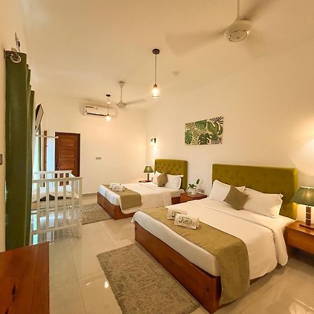 J Leaf Hotel By Blue Bird Negombo Exterior foto