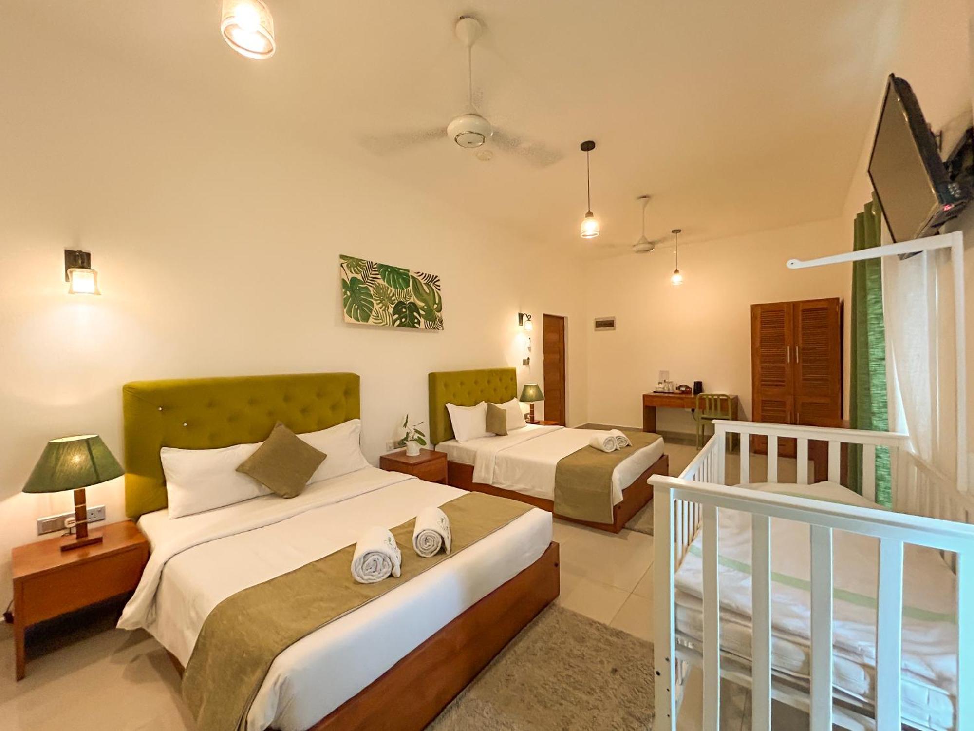 J Leaf Hotel By Blue Bird Negombo Exterior foto
