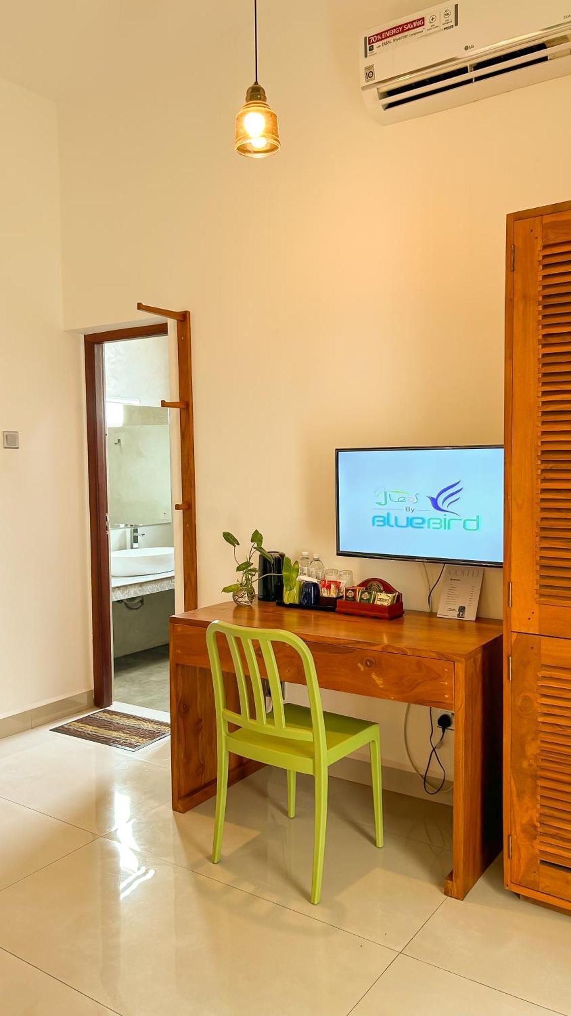 J Leaf Hotel By Blue Bird Negombo Exterior foto
