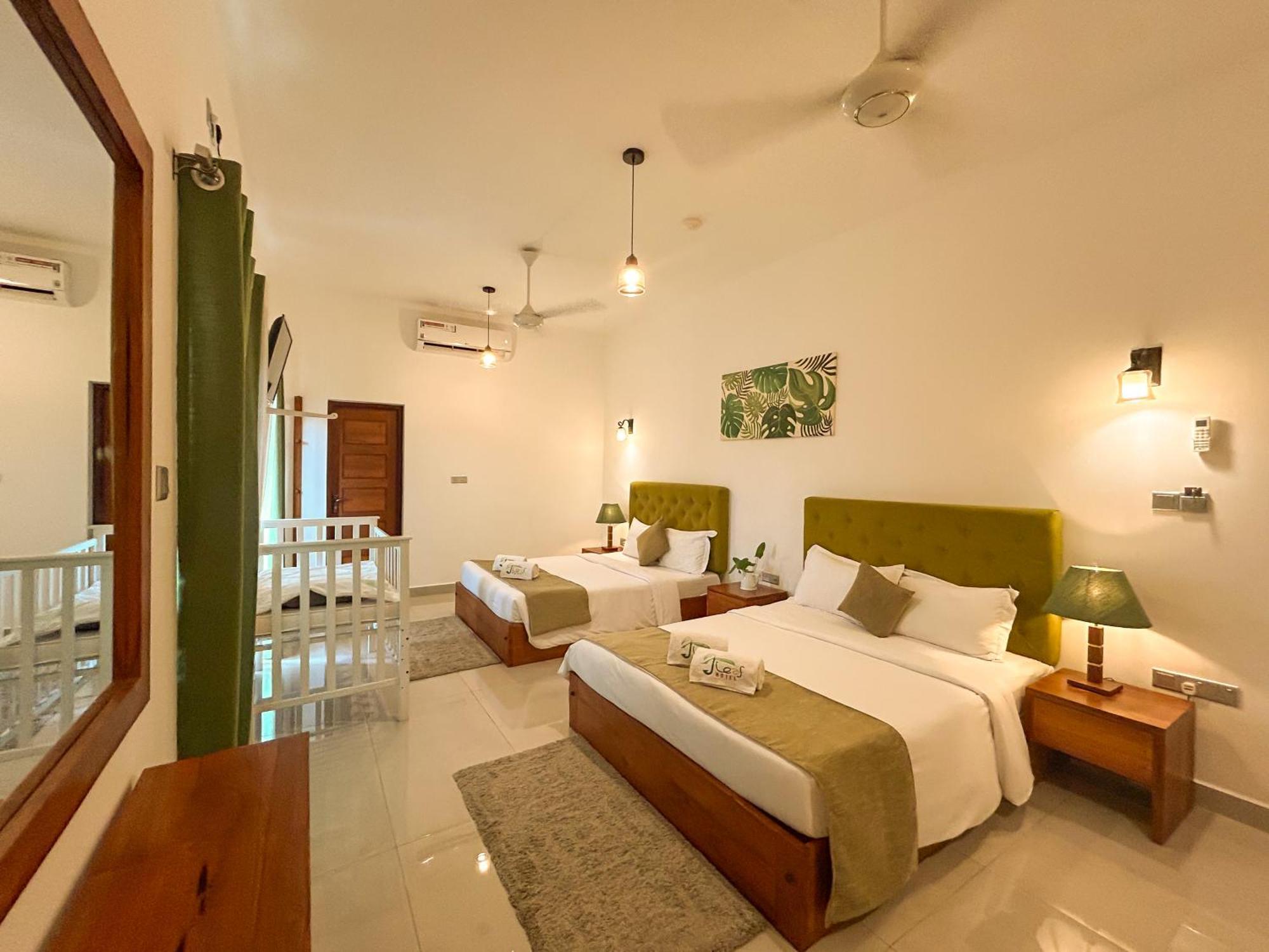 J Leaf Hotel By Blue Bird Negombo Exterior foto